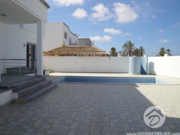 L 120 -                            بيع
                           Villa avec piscine Djerba